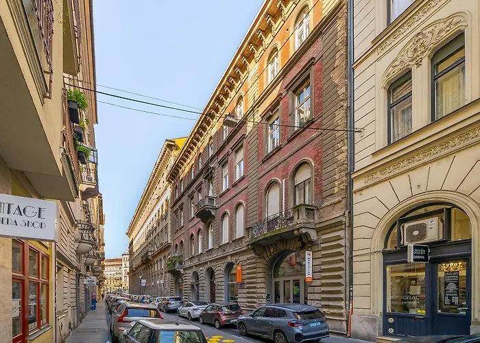 Budapest Moments By Stn